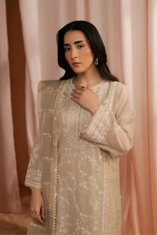 New Embroidery beautiful Artical Lawn 3pc
