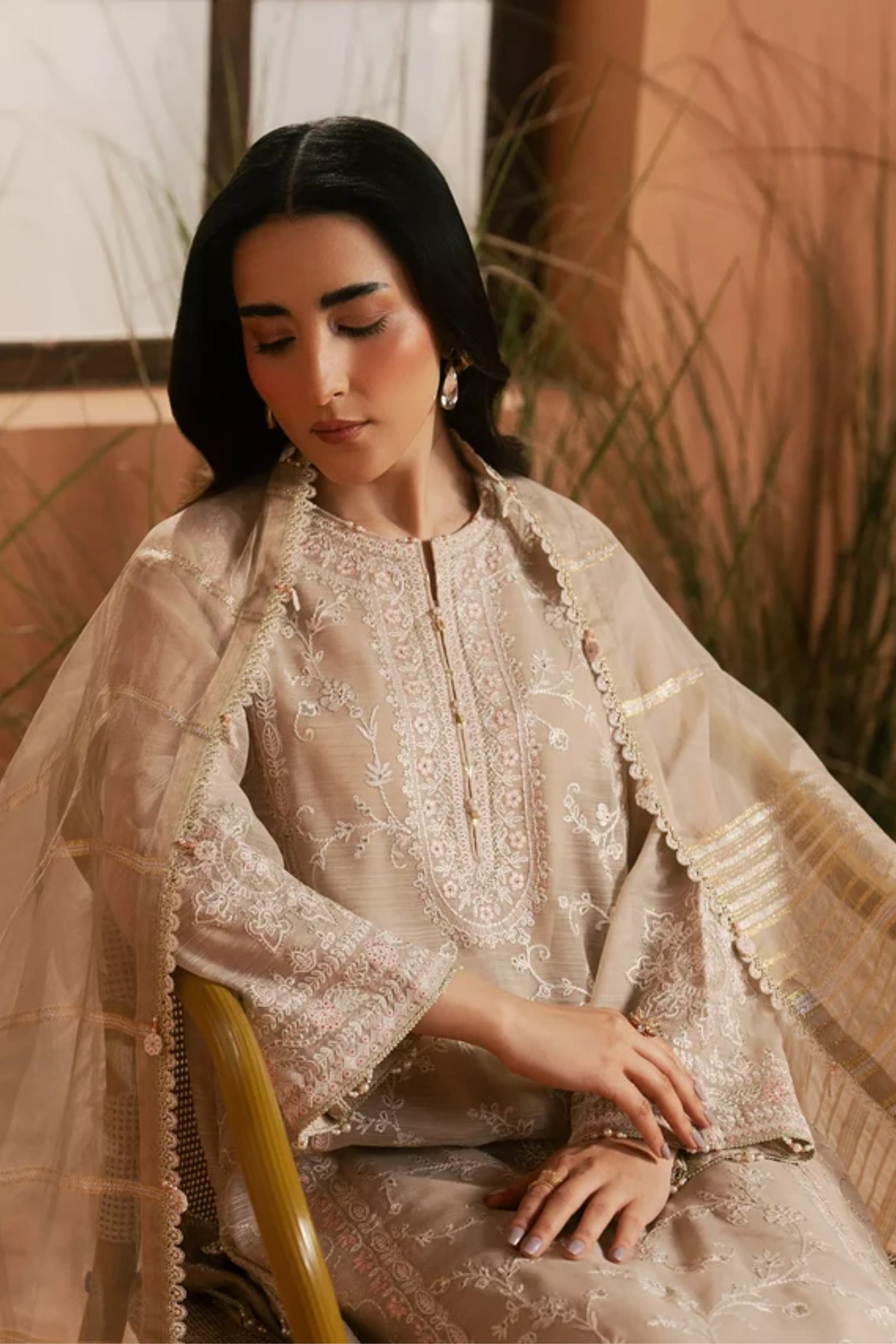 New Embroidery beautiful Artical Lawn 3pc