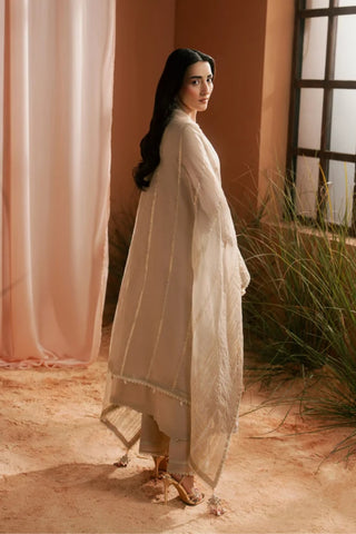 New Embroidery beautiful Artical Lawn 3pc