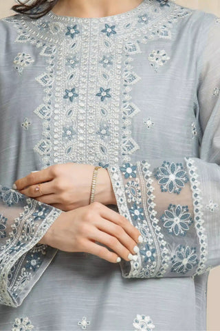 New Embroidery beautiful Artical Lawn 3pc