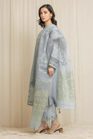 New Embroidery beautiful Artical Lawn 3pc