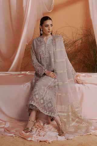 New Embroidery beautiful Artical Lawn 3pc