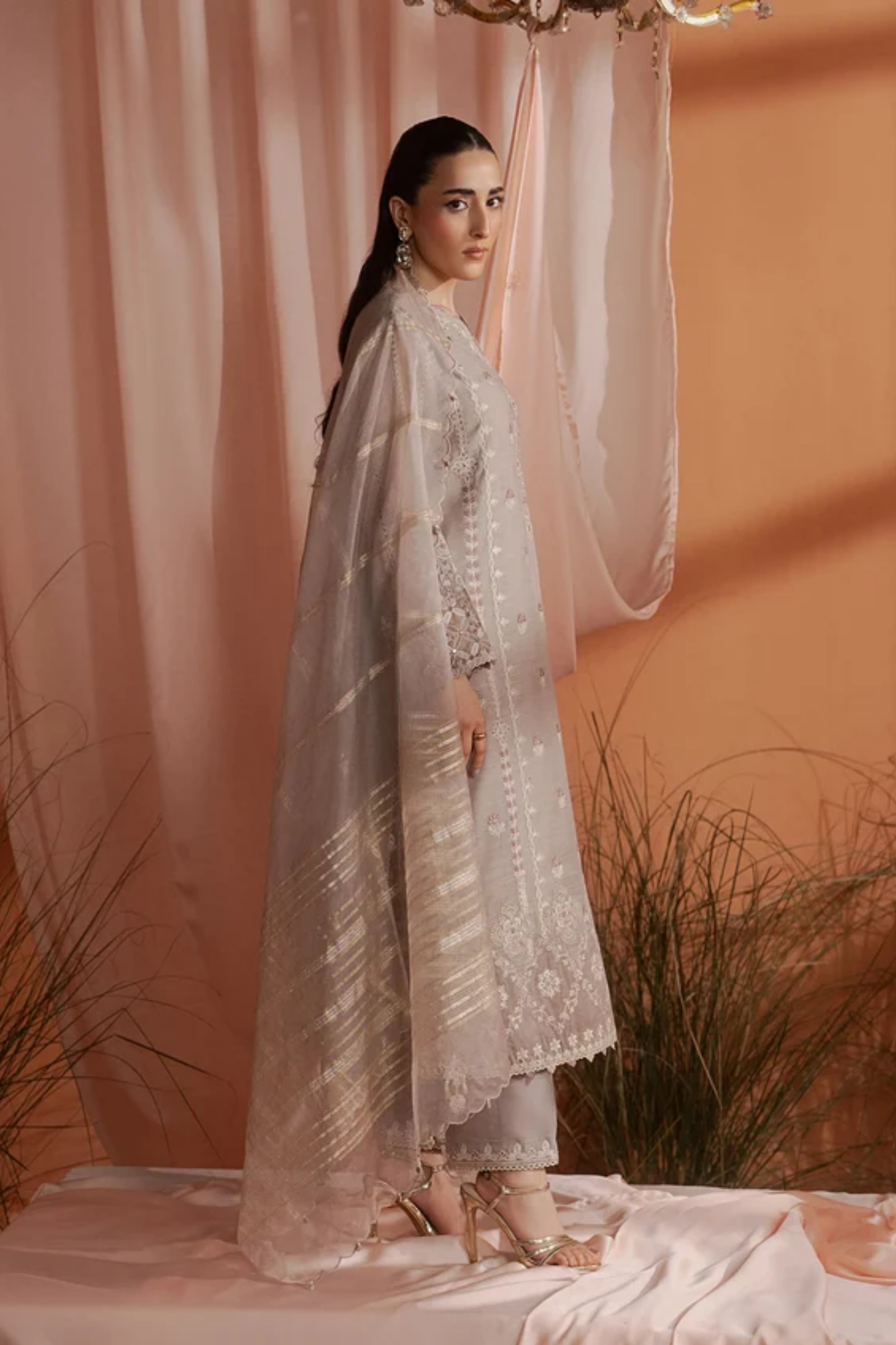 New Embroidery beautiful Artical Lawn 3pc