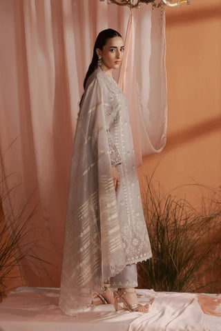New Embroidery beautiful Artical Lawn 3pc