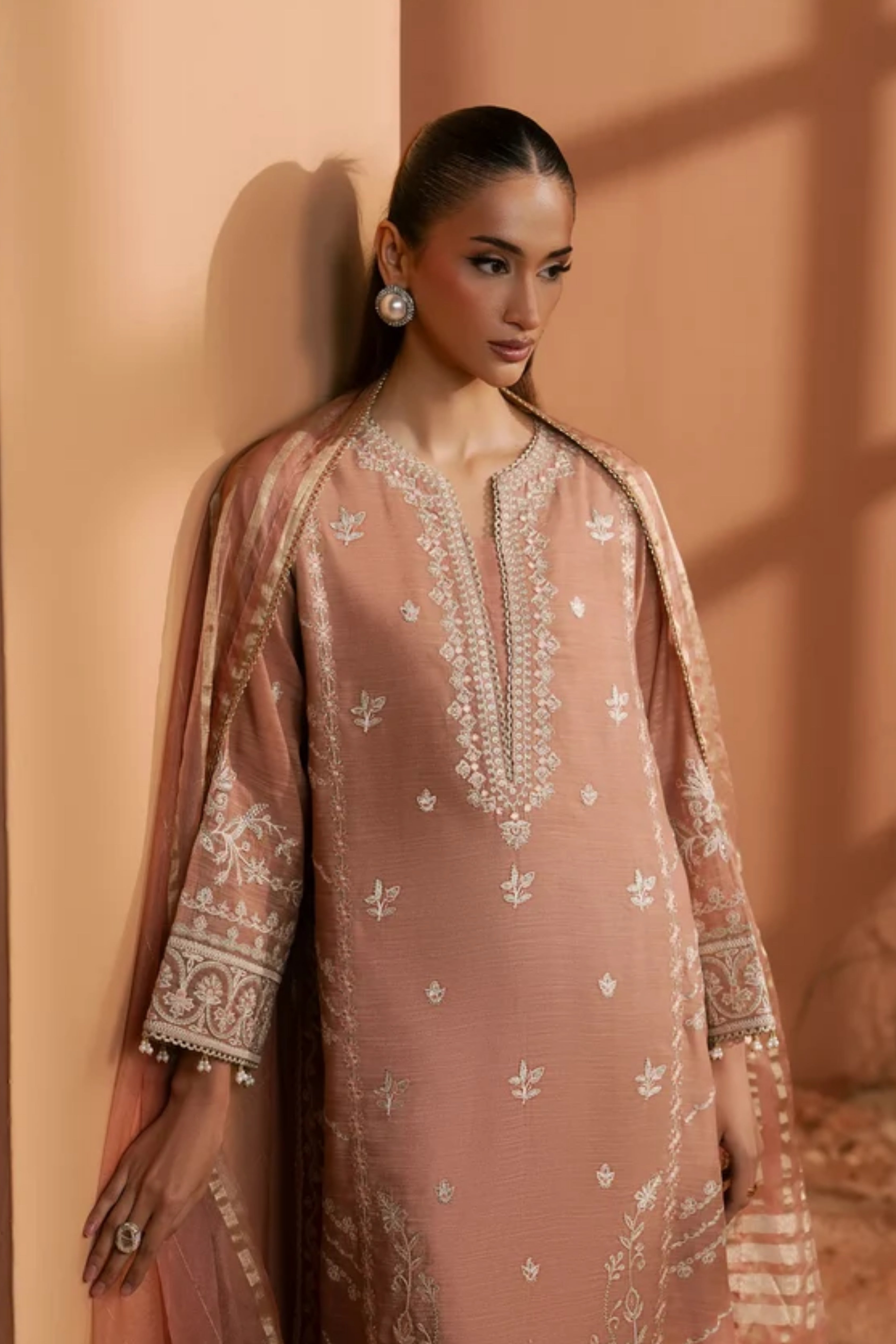 New Embroidery beautiful Artical Lawn 3pc