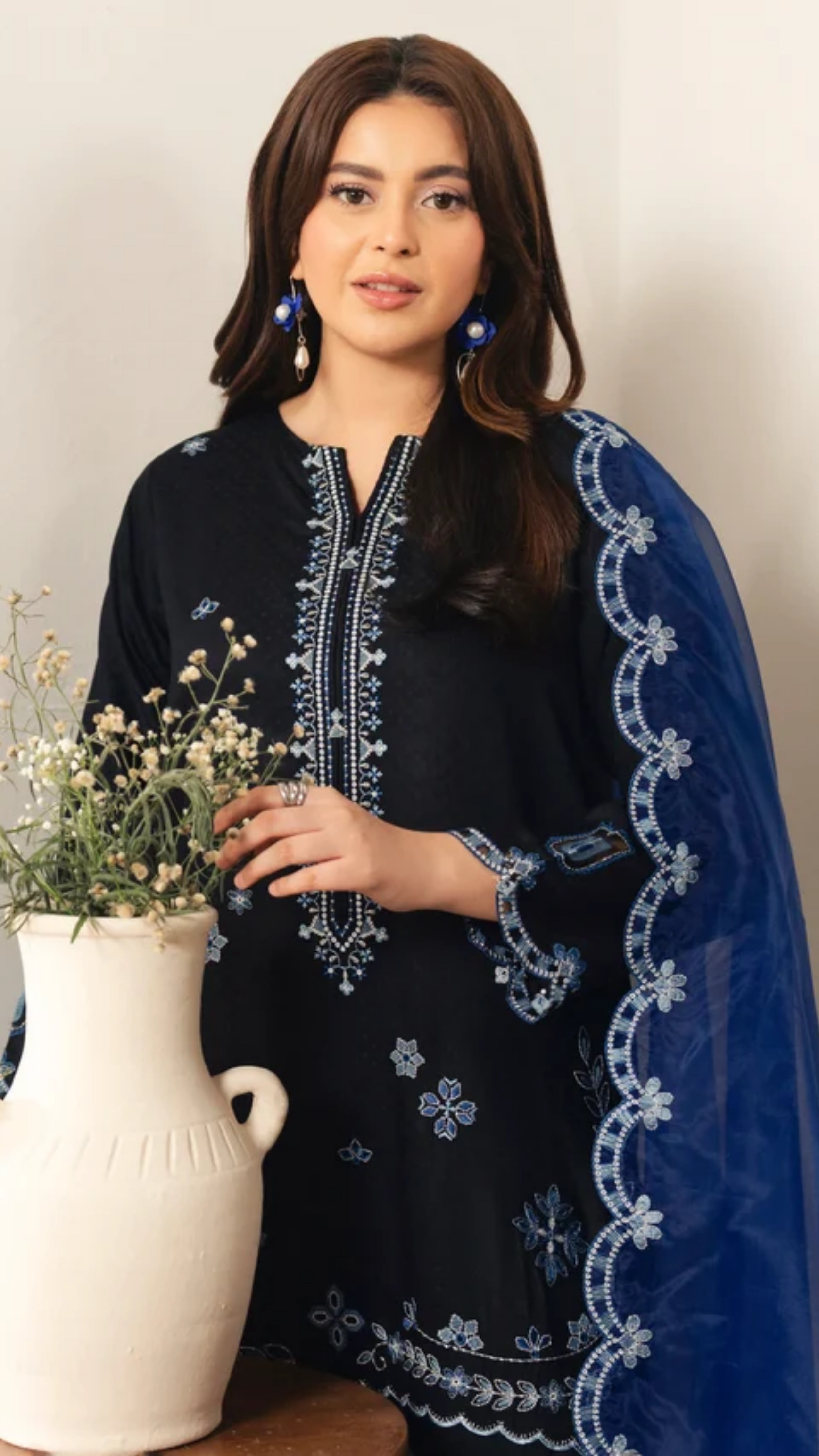 Royal Embroidery Lawn 3pc