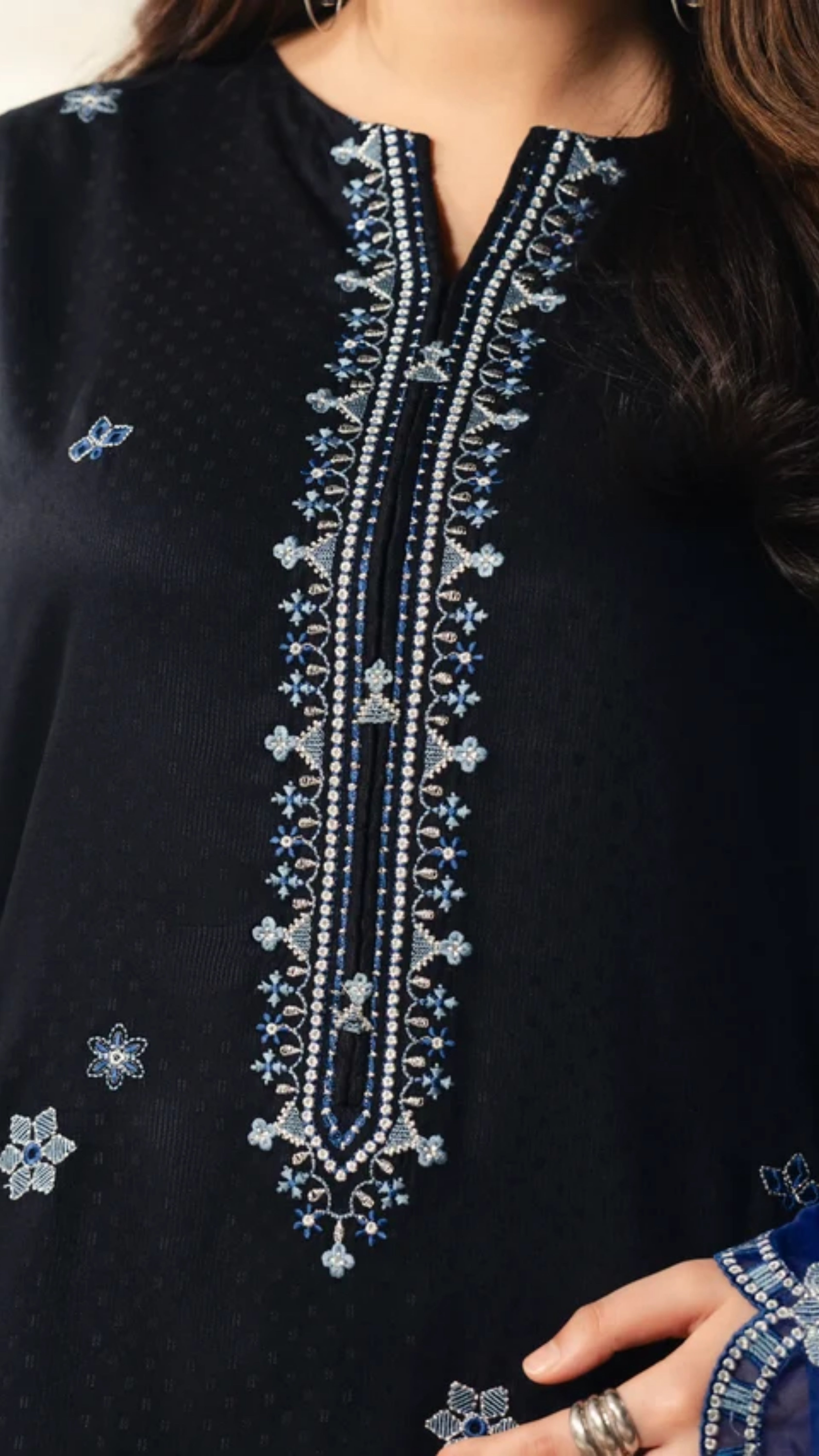 Royal Embroidery Lawn 3pc