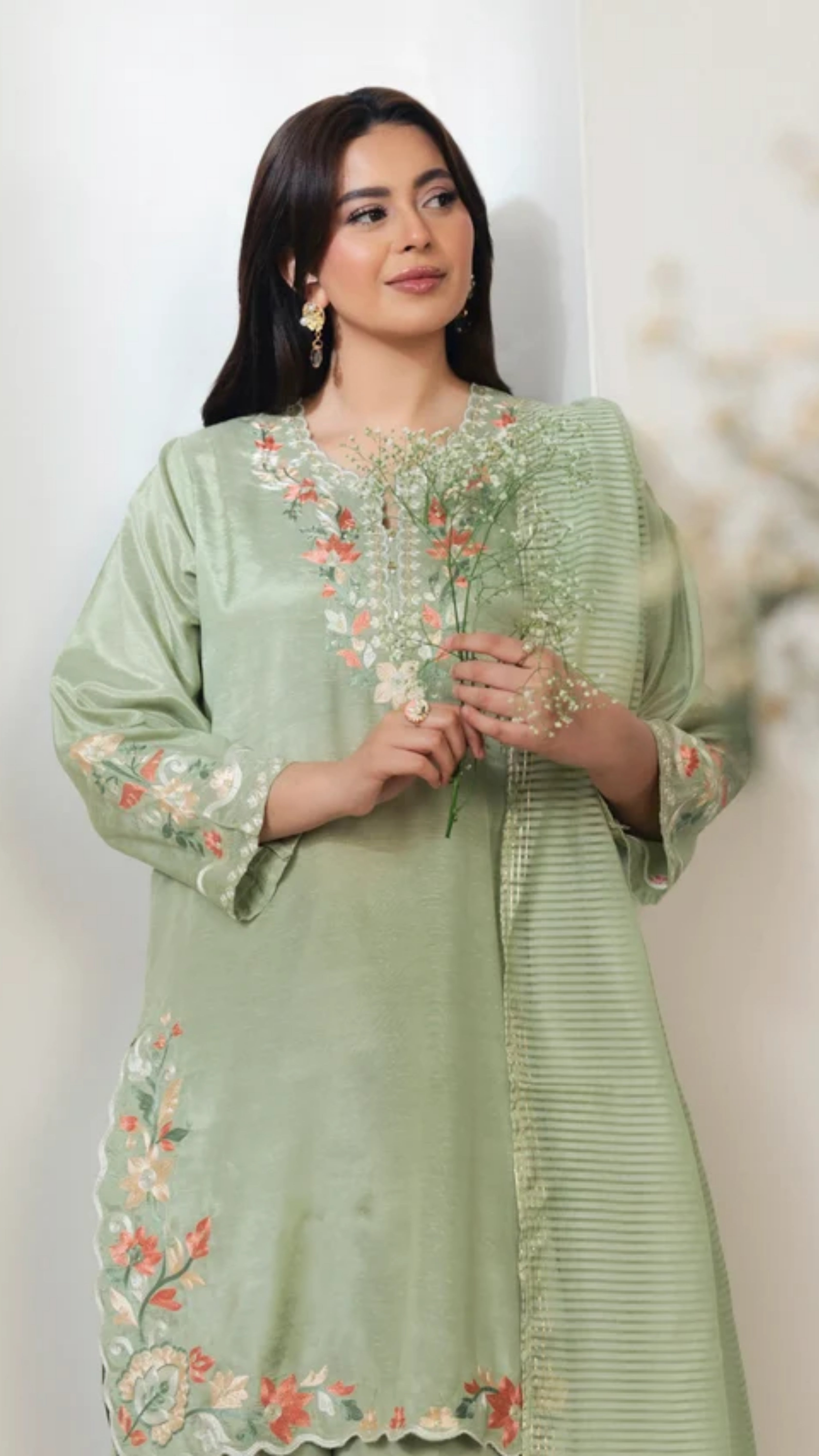 Royal Embroidery Lawn 3pc