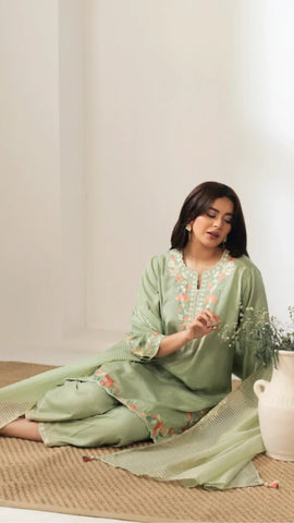 Royal Embroidery Lawn 3pc