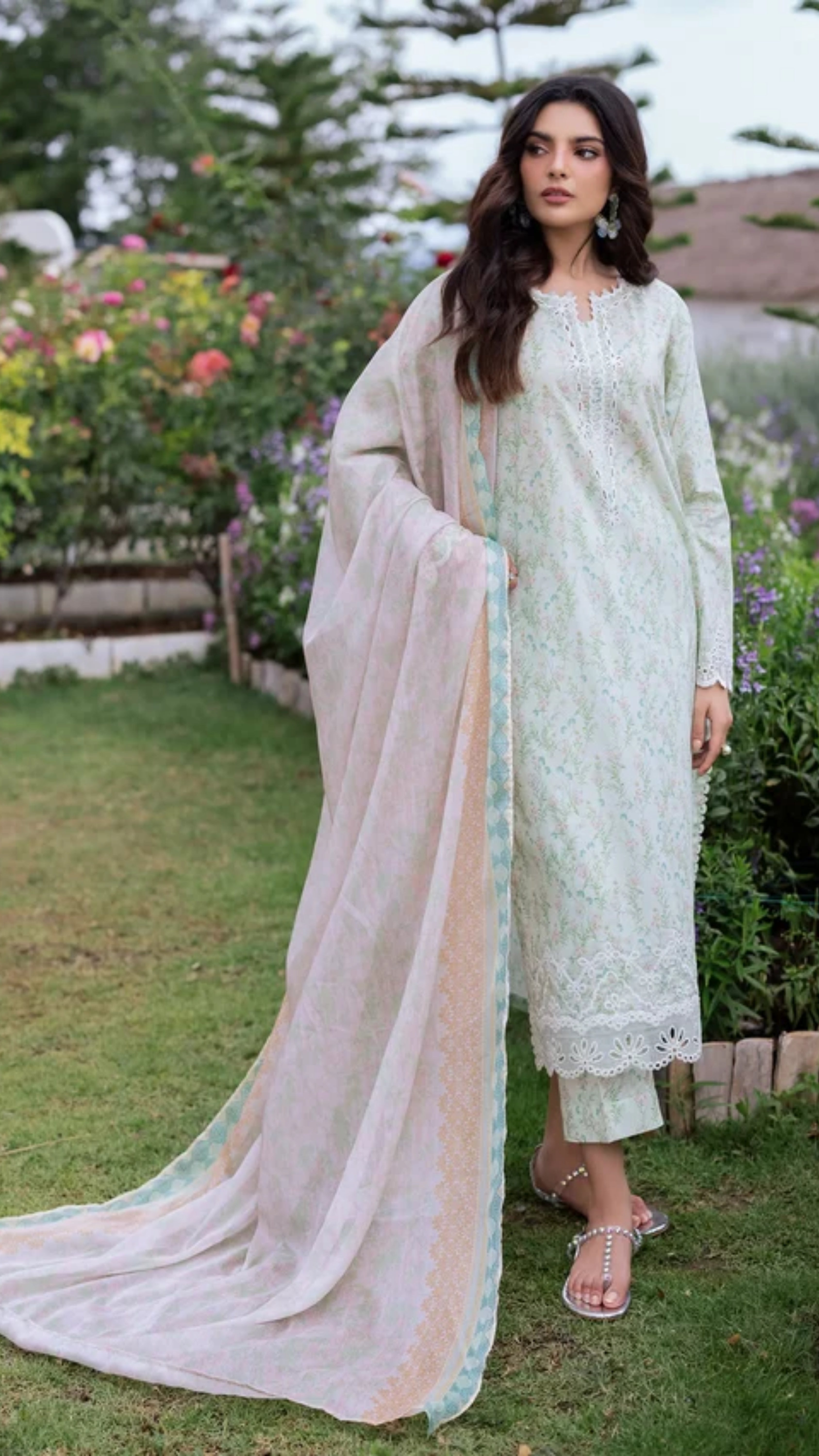 Royal Embroidery Lawn 3pc