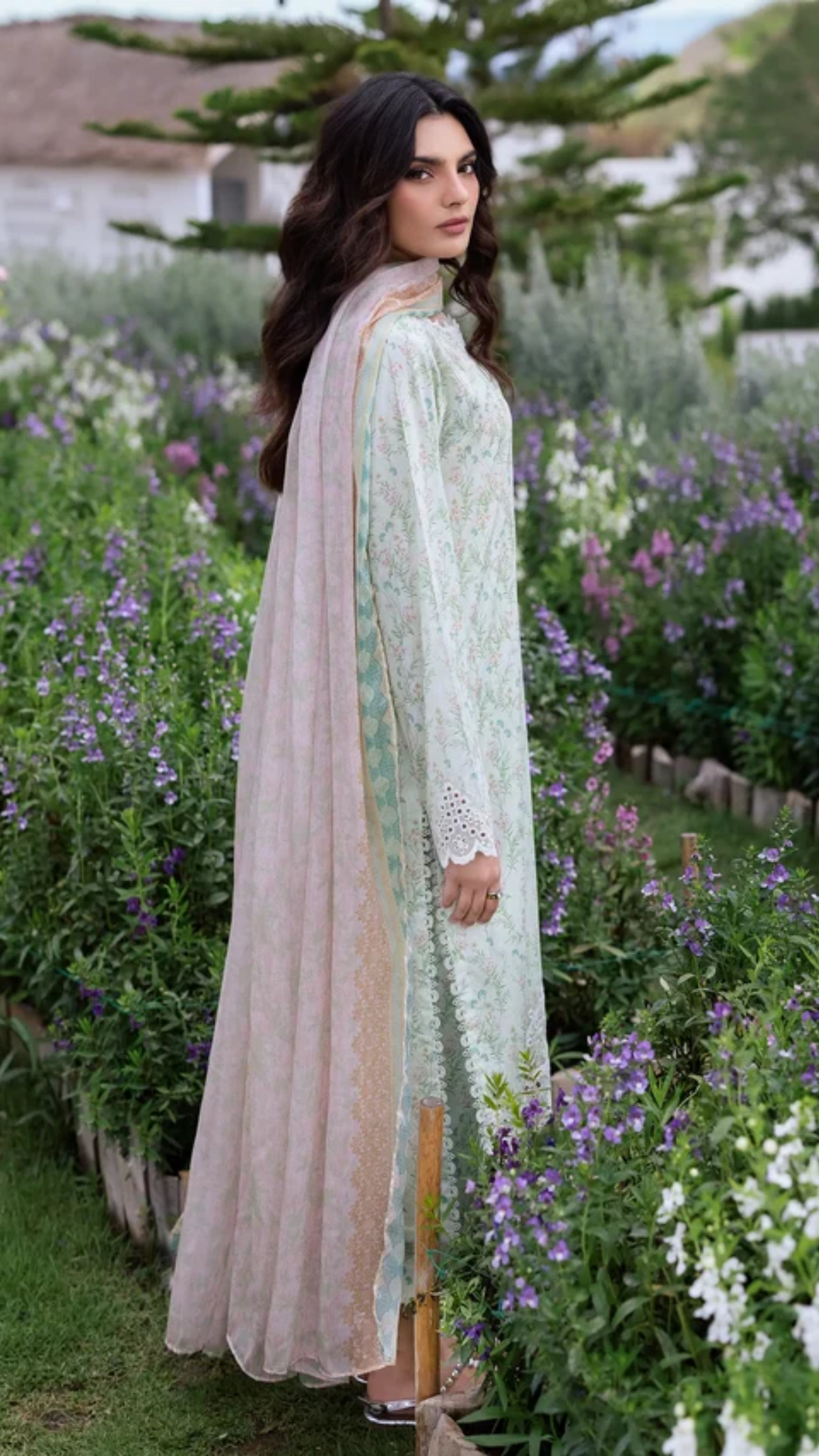 Royal Embroidery Lawn 3pc