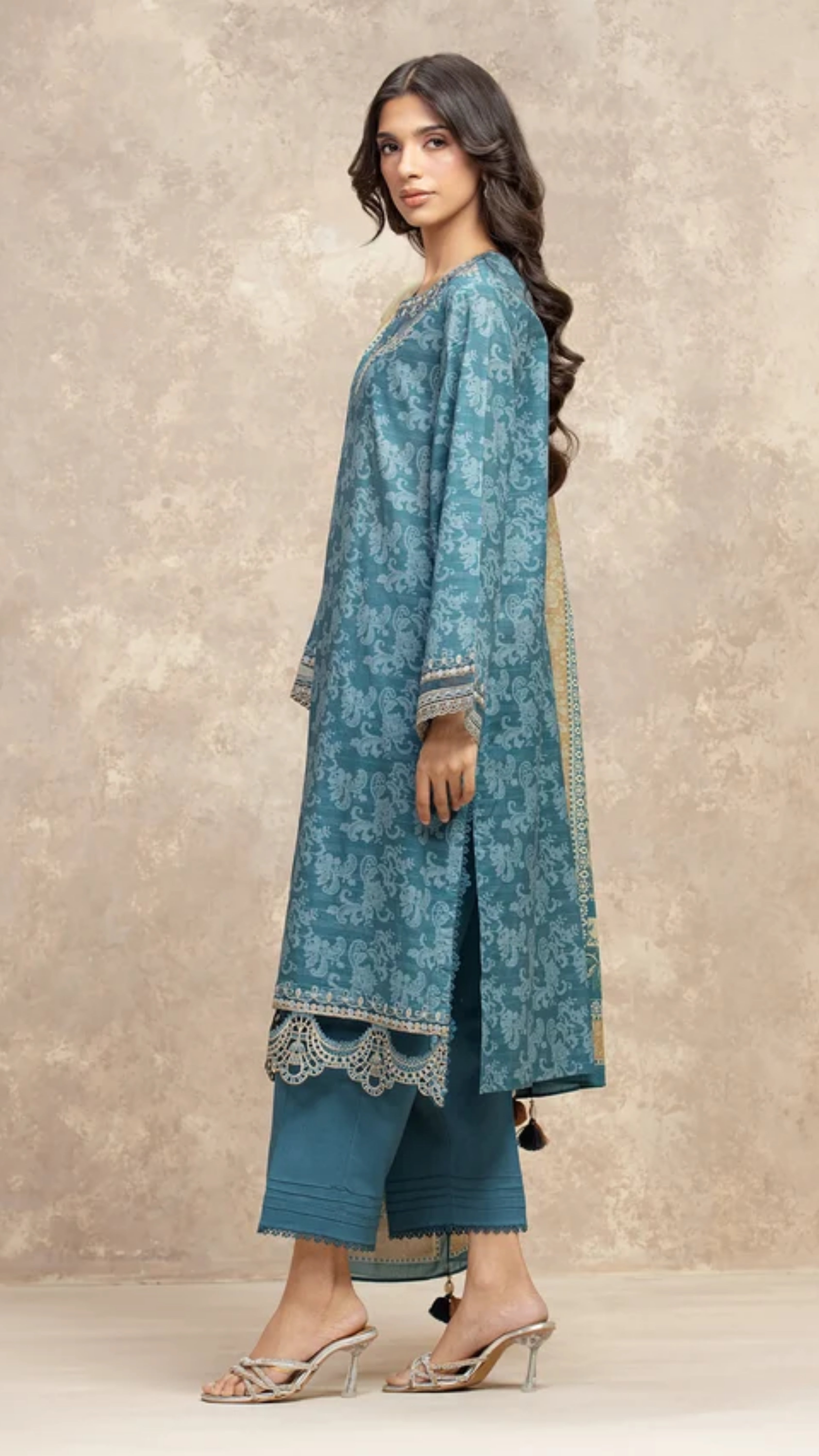 Royal Embroidery Lawn 3pc