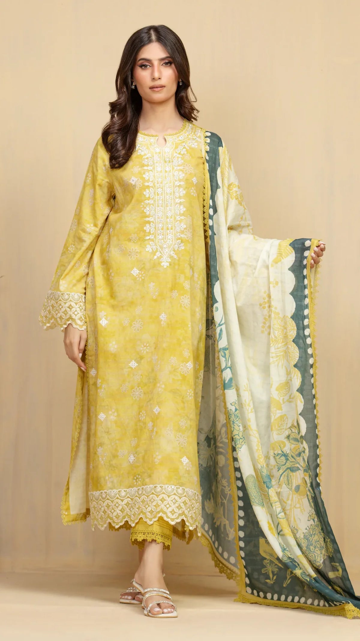 Royal Embroidery Lawn 3pc